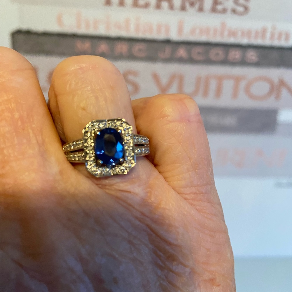 18KT Gold 1.5ct Ceylon Blue Sapphire Ring w/White Diamonds
